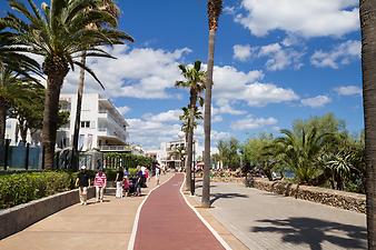 Ferienwohnung Ses Roques de Cala Bona: Das Appartementhaus von der Seite