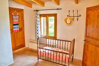 Finca Es Pla de Llodra: Babybett in der Ferienwohnung