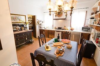 Finca Es Collet:  antikes Küchenbuffet