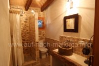Das Badezimmer der Finca-Ferienwohnung Es Tarongers bei Arta - ein gelungenes Beispiel
